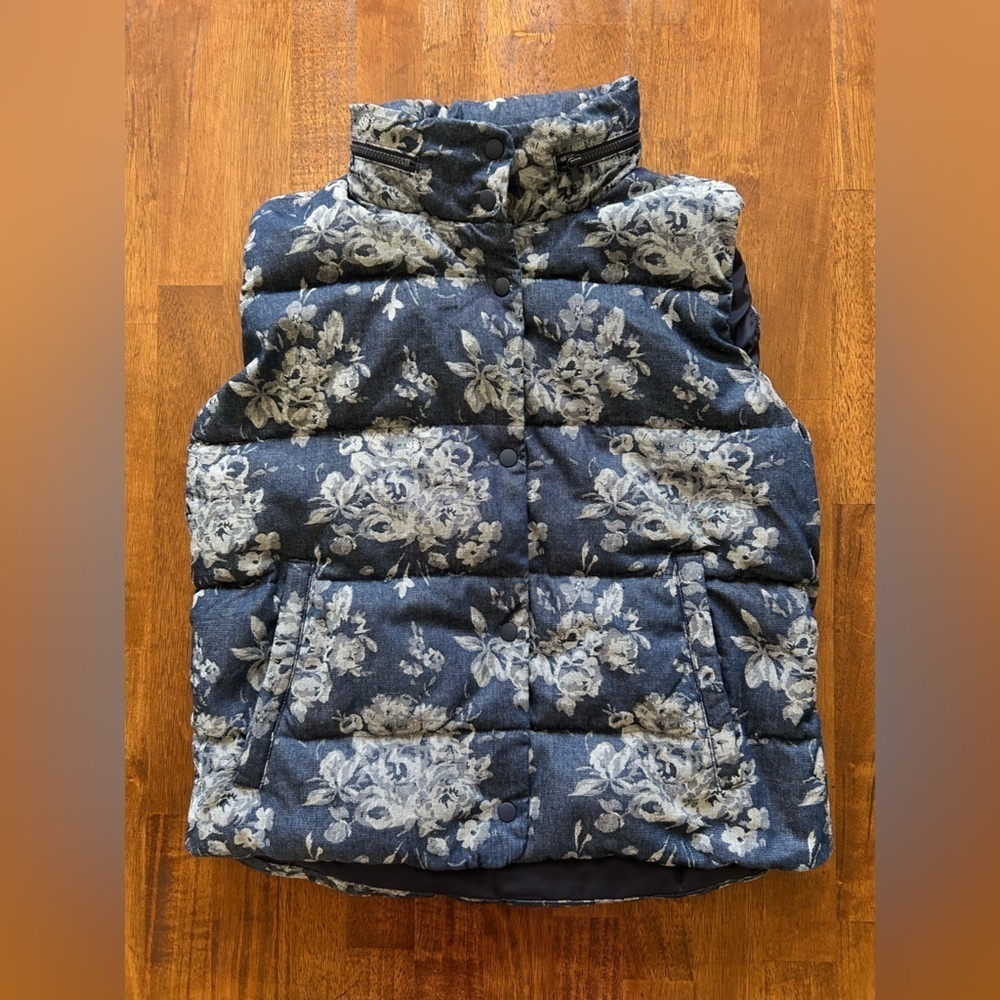 Gap denim floral print ,quilted puffer vest, size small​​​​​